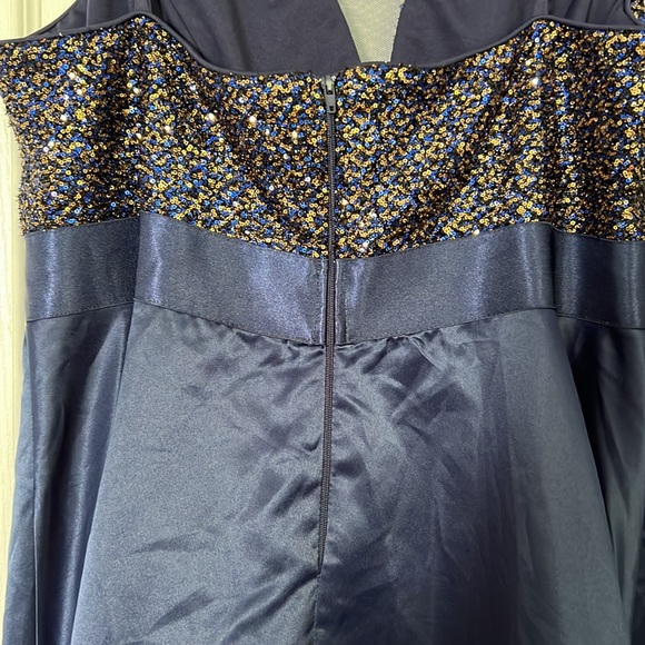 Navy blue prom dress with a sequin top - Picture 5 of 8